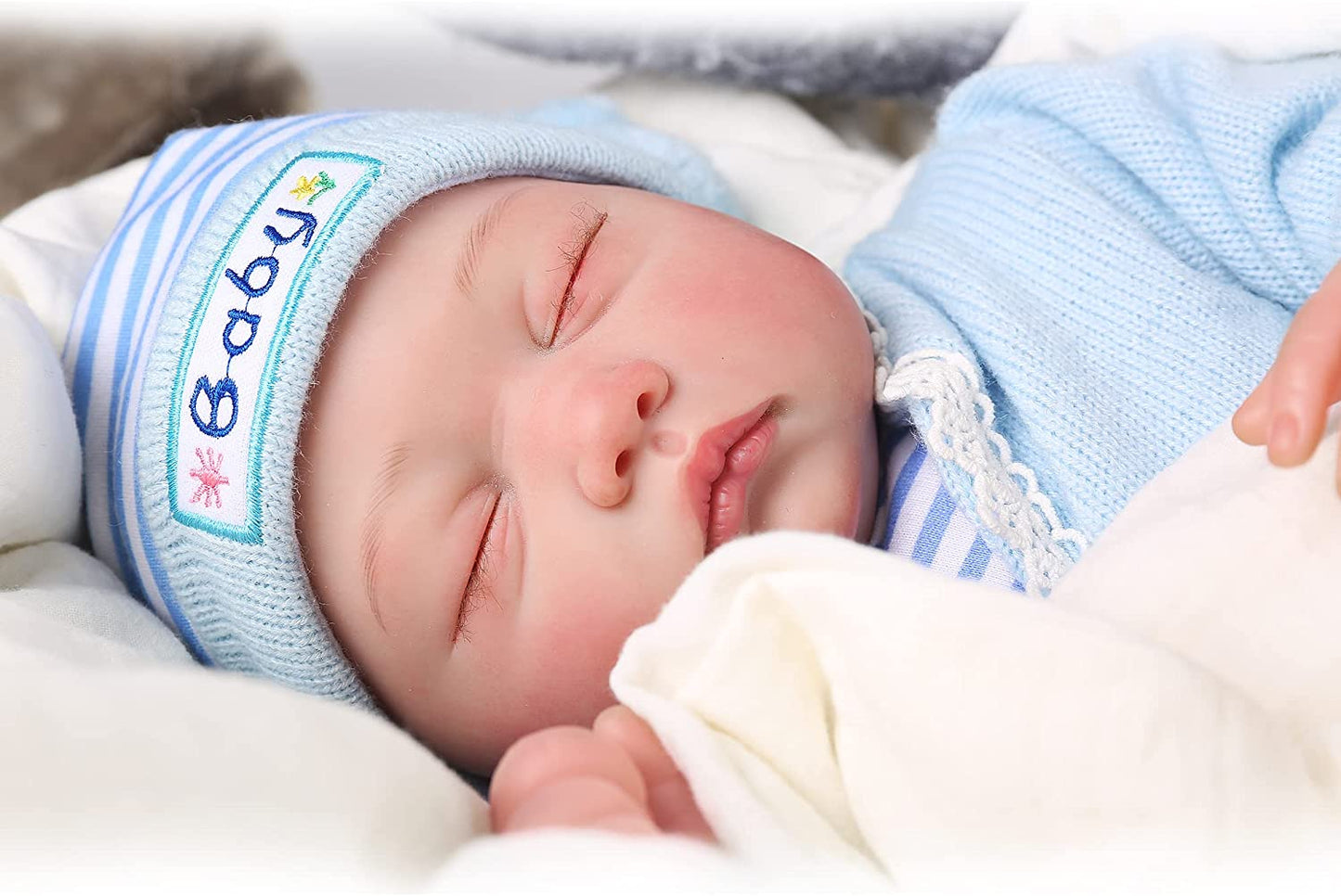 Bebé Reborn en silicona - Mide 55cms, pesa 1kg e incluye ropita y gorro