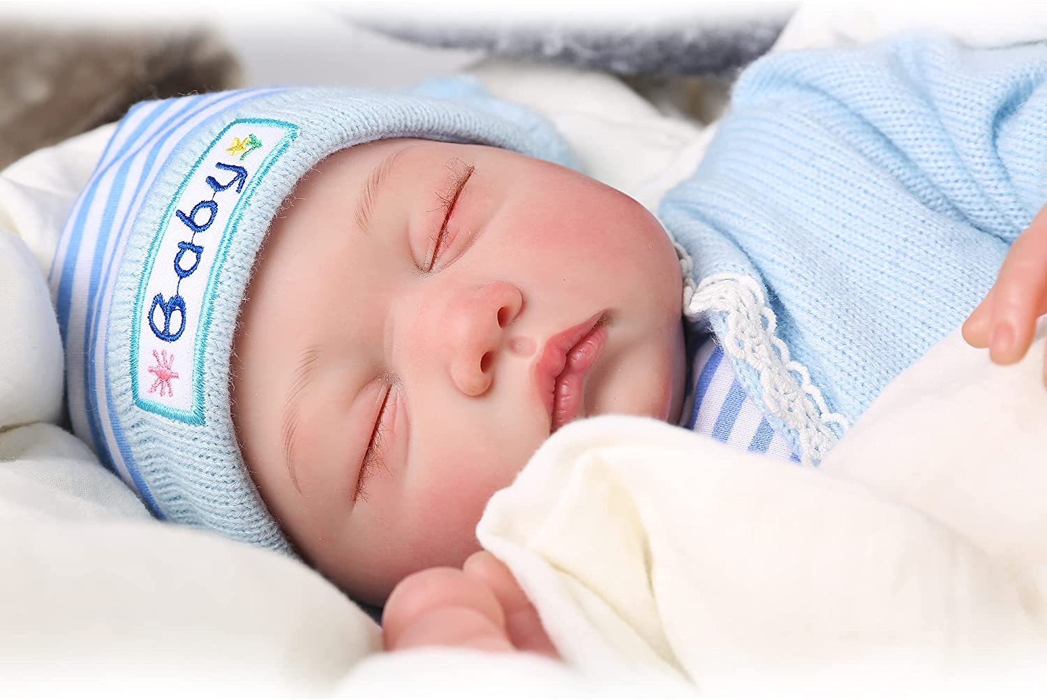 Bebé Reborn en silicona - Mide 55cms, pesa 1kg e incluye ropita y gorro